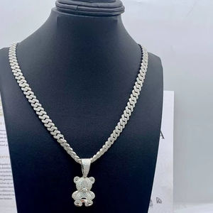 Collar Hip Hop Personalizado de Plata de Ley con Moissanita VVS y Letra de Nombre o Logotipo - Regalo para Hombre - Product Image 1