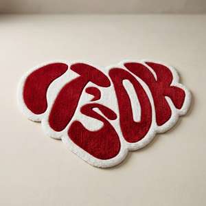Alfombra de Lana Premium Hecha a Mano con Diseño de Letras Rojas y Blancas, Antideslizante, Suave y Decorativa para Sala de Estar o Dormitorio - Product Image 1