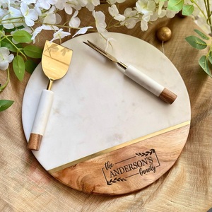 Tabla de Quesos Personalizada de Mármol y Madera de Acacia con Juego de Cuchillos para Queso de Acero Inoxidable Dorado, Plato Premium para Servir Charcutería - Product Image 5