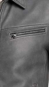 Veste motard tendance en argent métallisé pour homme, avec texture en cuir lisse. - Product Image 3