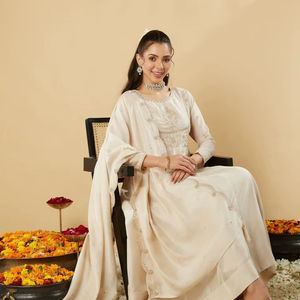 Conjunto de Kurti Anarkali y Pantalón Bordados en Seda Vichitra con Dupatta Cosida, Traje Étnico Tradicional de Tres Piezas para Mujer, Color Morado - Product Image 1