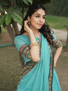 Ensemble Lehenga en Coton Chanderi Premium avec Dupatta à Pompons et Bordure Large – Collection Ethnique de Créateur - Product Image 3