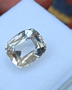 Topacio Imperial Natural, Corte Cojín, Gema Suelta, Blanco Premium, Certificado IGI, Piedra Ligera para Joyería - Product Image 1