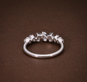 Anillo de Diamantes Plateado en Plata Vintage con Certificación IGI para Regalos de Compromiso, Boda y Aniversario - Product Image 4