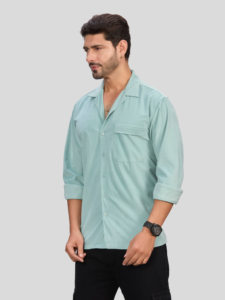 เสื้อเชิ้ตผู้ชายสีฟ้าอ่อน ผ้าโพลีเอสเตอร์รักษ์โลก แขนยาว ปกคอพับ สีพื้น ระบายอากาศ ป้องกันรังสียูวี แห้งเร็ว เหมาะสำหรับฤดูหนาว - Product Image 3