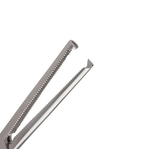 Instrumentos Quirúrgicos Pinzas Kelly 5/12 14cm Curvas Rectas Manuales de Acero Inoxidable con Certificación CE Grado A+ para Uso Hospitalario ARISTON - Product Image 4