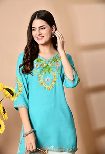 Kurta de Rayón Bordada en Turquesa para Mujer, Corte Regular, Largo Mini, Estilo Casual, Diseño India-Pakistán, para Todas las Temporadas - Product Image 3