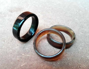 Bague en corne de buffle antique faite à la main, écologique et naturelle, avec incrustation religieuse moderne, pour fiançailles, par HF Crafts - Product Image 5