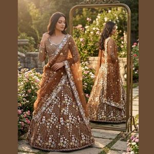 Lehenga Choli de Diseño con Red de Mariposas Suave, Bordado de Espejo Real y Lentejuelas, con Dupatta |   Lehenga de boda semicompuesta estilo Flare - Product Image 1