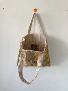 Sac fourre-tout en coton floral vintage, sac à bandoulière bohème matelassé fait main, sac fourre-tout floral rétro, sac à bandoulière en tissu fait main - Product Image 4