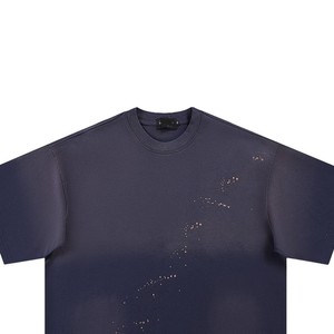 เสื้อยืดโอเวอร์ไซส์สีดำลายฟอกสีสไตล์สตรีทแวร์ แขนสั้น คอกลม สำหรับผู้ชาย พร้อมลายสาดสีแบบดิสเทรส - Product Image 5