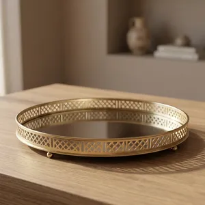 Plateau rond en fer avec finition dorée miroir, plateau de service décoratif pour table basse, décoration de la maison, hôtel, restaurant - Product Image 5