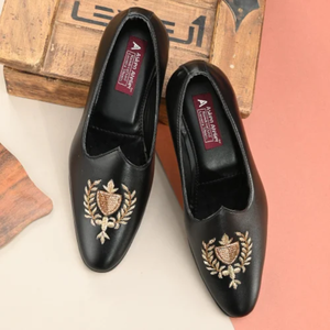 Chaussures en cuir faites à la main pour homme, style indien traditionnel, Nagra Black Jutti, pour mariage - Product Image 6