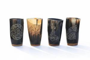 Copa para Beber Hecha a Mano con Cuerno de Búfalo, Diseño Tallado de Martillo de Thor, Artesanía Natural, Obra de Arte Coleccionable, Copa de Vino Grabada en Cuerno - Product Image 2