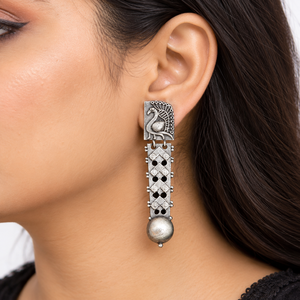 Fournisseur en gros de boucles d'oreilles pendantes en laiton plaqué argent antique, forme animalière paon, pour femmes |   ARTS JEWELS ER-04 Vente en gros pour mariages - Product Image 2