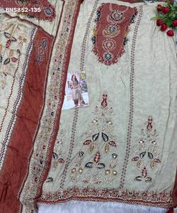 Nueva Variedad de Muselina de Viscosa con Estampado Digital - Conjunto de Salwar, Traje y Dupatta con Aari y Trabajo Manual - Fabricante de Surat - Product Image 4