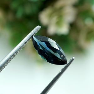 Zafiro azul natural en forma de marquesa, gema facetada de color azul, piedra suelta para la elaboración de joyas. - Product Image 5