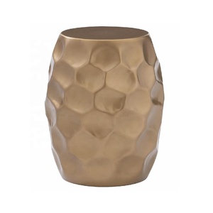 Table d'appoint en métal martelé avec finition dorée Table de table audacieuse café boisson vin Snack Table salon chevet petite Table de meubles - Product Image 3