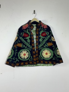 Chaqueta Suzani de Terciopelo Azul Marino • Abrigo Floral Bordado Estilo Boho • Prenda Hecha a Mano para Festivales • Estilo Étnico Bohemio Colorido - Product Image 1