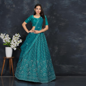 Lehenga Choli Tradicional Premium con Bordado Intrincado, Blusa Elegante y Dupatta Estampada, Ideal para Bodas en la Playa y Fiestas - Product Image 3