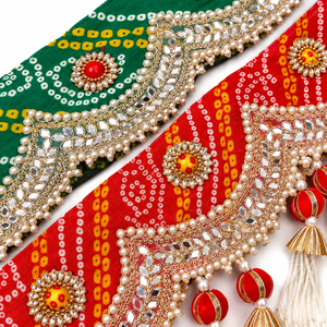 Toran Bandhanwar artisanal vert avec travail de miroirs Bandhani et pompons de perles, pour suspension de porte, décoration d'entrée de maison pour Diwali et mariage, cadeau festif - Product Image 3