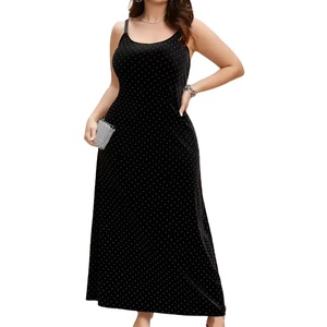 Robe maxi en velours à pois chic et élégante, robe à bretelles spaghetti d'inspiration rétro pour les mariages d'été, banquet d'automne, fabriquée au Bangladesh - Product Image 1