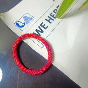 Bracelet élastique tendance fait main pour femme, style perles d'imitation rose et violet, pour usage quotidien, avec insertion de perles pour cheveux - Product Image 5