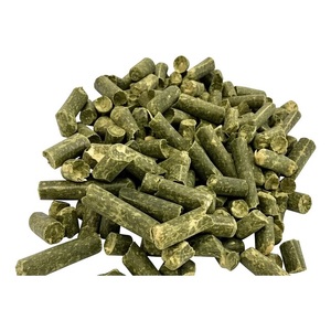 Granulés d'alfalfa naturels pour l'alimentation du bétail, offrant une nutrition pratique avec un transport, un stockage et une alimentation faciles - Product Image 2