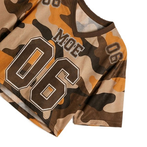 Maillot de football américain entièrement personnalisé en maille sublimée camouflage, col en V respirant, coupe courte, fabricant OEM - Product Image 4