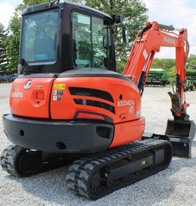 Mini-excavatrice KX040-4 en promotion avec cabine fermée, pelle sur chenilles compacte hydraulique pour travaux agricoles et de construction - Product Image 4