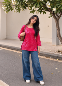 Robe longue ample ethnique pour femme, imprimée Bandhej rouge, avec manches évasées, élégante pour un usage décontracté, vêtements en gros - Product Image 4