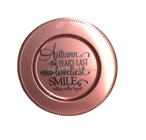 Assiette de présentation en métal poli or rose Forme ronde élégante Événements à manger parfaits Décor de table élégant Accessoire de salle à manger élégant - Product Image 1