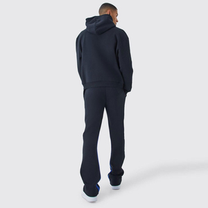 Survêtement streetwear écoresponsable personnalisé, délavé à l'acide, uni, avec pantalon de survêtement évasé et sweat à capuche unisexe vierge, style empilé pour homme - Product Image 4