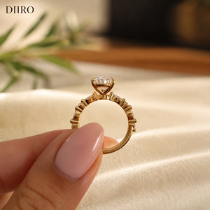 Bague de fiançailles romantique en moissanite avec diamant taille goutte d'eau, en or jaune 18 carats vermeil, sertie à griffes - Product Image 4