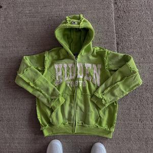 Sudadera con capucha verde desgastada con cremallera para hombre y mujer, con estampado de letras, pedrería y borde sin rematar, en varios colores. - Product Image 1