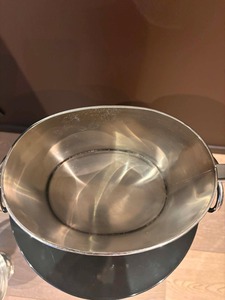 Refroidisseur à vin noir et argenté pour restaurants, hôtels et fêtes – Seau à boissons élégant pour table, fabriqué en Inde - Product Image 3