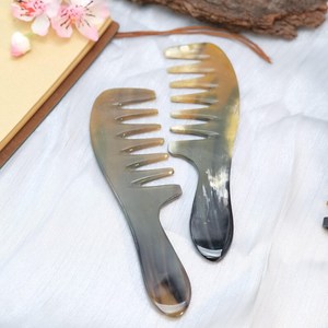 Peigne en corne artisanal personnalisé à dents extra larges, manche long, démêlant, antistatique, fait main, pour cheveux épais et bouclés, cadeau - Product Image 4