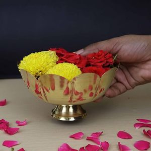 Centro de mesa de metal de lujo con flor dorada, caléndula y jazmín para decoración de bodas - Product Image 5