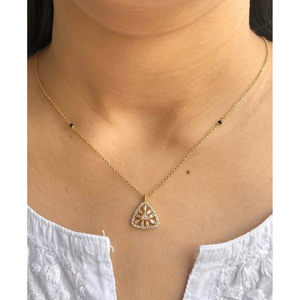 Collar con Colgante Geométrico Triangular Chapado en Oro de Lujo de Om Fashion Studio, Joyería Fina para Mujer Hecha en India - Product Image 3