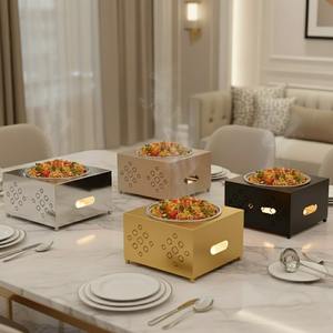 ถาดอุ่นอาหารทรงสี่เหลี่ยมสีดำด้าน ดีไซน์หรูหรา พร้อมฐานกล่องลายและฝาโดมทรงกลม สำหรับจัดแสดงอาหารในงานจัดเลี้ยงระดับไฮเอนด์ - Product Image 2