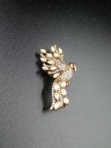 Broche de luxe Amaira Jewels en forme de paon doré, cristaux taille marquise sertis pavé, bijoux fins pour femme, cadeau, argent 925, or 24 carats - Product Image 4
