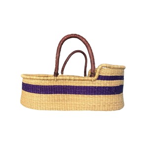Panier à langer en jonc de mer à rayures violettes rustiques avec sangle marron, incluant un panier à langer pratique en rotin pour enfant - Product Image 1