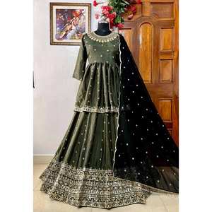 Top de créateur pour femme-Ensemble Lehenga et Dupatta avec une belle broderie de paillettes - Product Image 2