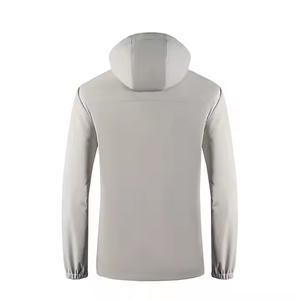 Chaqueta Deportiva Reversible Impermeable para Hombre con Capucha y Cuello Alto, Recubierta de PU, Poliéster, Corte Regular, para Invierno y Actividades al Aire Libre, con Logotipo Frontal - Product Image 4