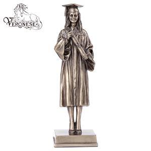 Toga y Birrete de Graduación de Diseño Veronés, Estilo Europeo Femenino, Arte de Lujo Pintado a Mano, Decoración Coleccionable para el Hogar, Artesanía de Resina - Product Image 1