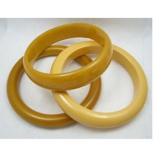 Modernos Brazaletes de Resina Irregulares y Coloridos para Mujer, Hechos a Mano, Ecológicos, Personalizables, Modelo Love - Product Image 3