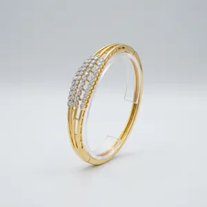 Bracelet jonc en forme de couronne traditionnelle indienne en zircon américain, plaqué or, bijoux de mode pour femmes, vente en gros pour mariages et fêtes, ODM - Product Image 1