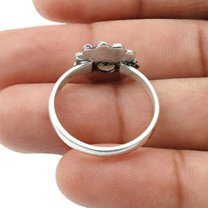 Anillo de cóctel con gema de cuarzo ahumado natural en forma de girasol, plata de ley 925 pura, joyería fina disponible a precio de mayoreo. - Product Image 5