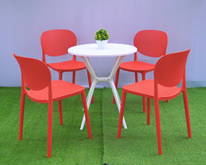 Silla de Jardín de Plástico Moldeado Moderna de Alta Gama en Color Rojo con Orificios - Muebles de Exterior Resistentes al Agua, Duraderos, Cómodos y Apilables - Product Image 1