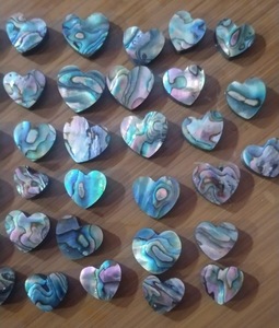 Trimurti <b>Gems</b> Natural Abalone Shell Heart Shape Beads 15-40mm Rainbow Purple Green Peacock Color Color Play Loose Wholesale for - Product Image 3